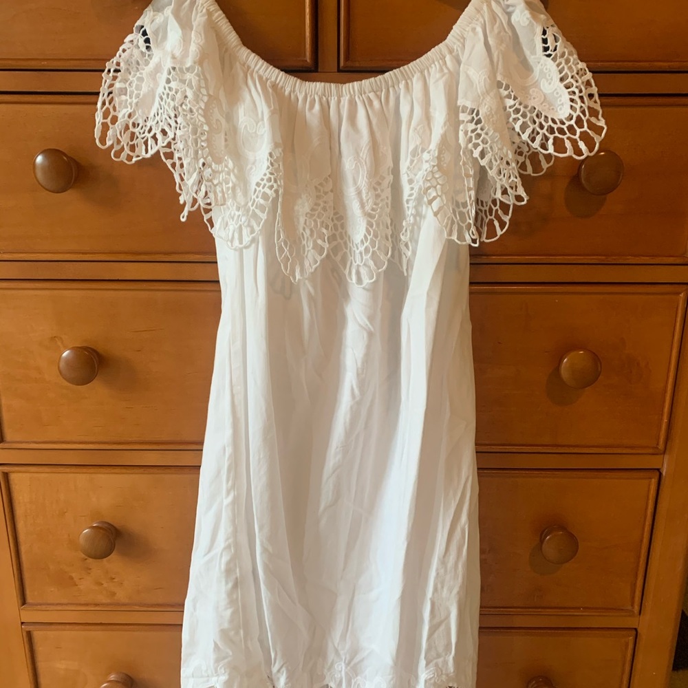 White lace strapless dress